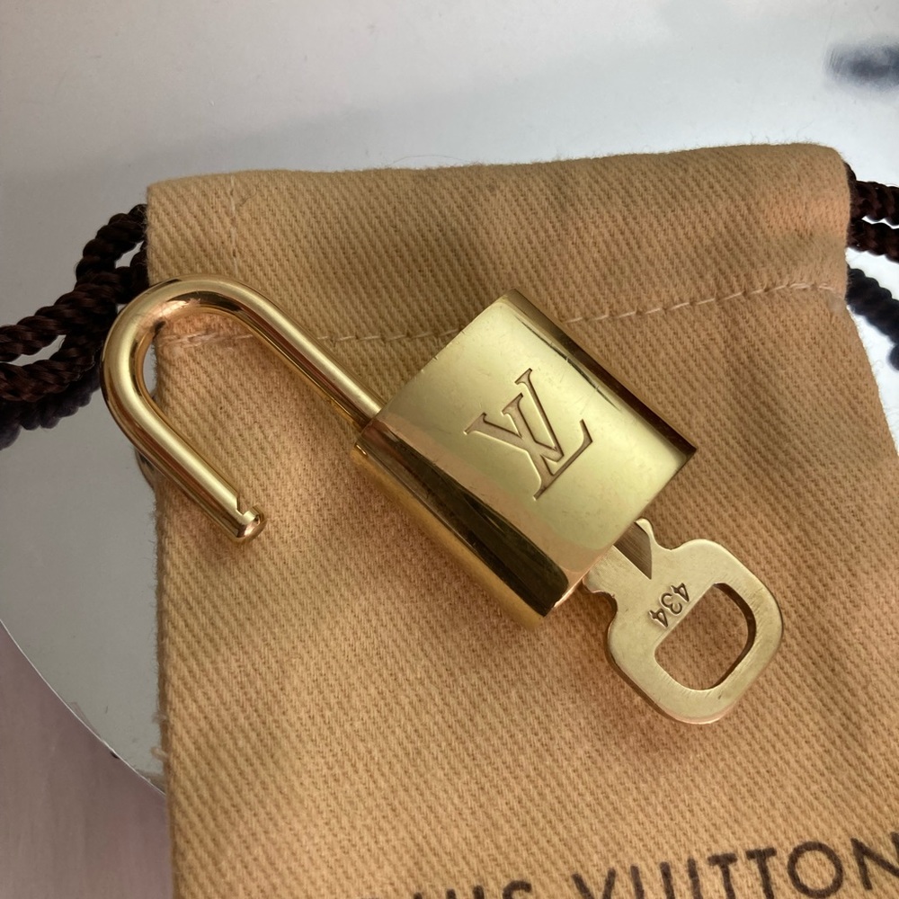 LV 🔐 #434 the 400 series - Picture 2 of 8